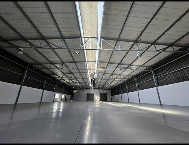 1,145M² WAREHOUSE TO LET IN HALFWAY HOUSE